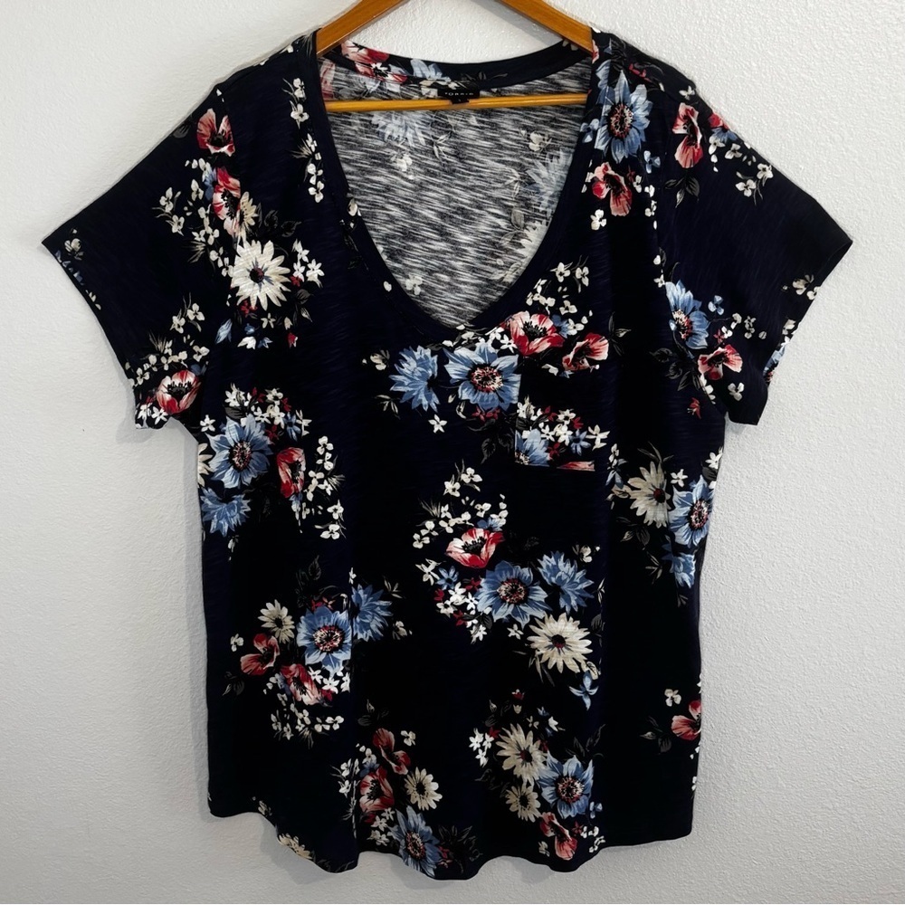 Torrid Floral V-Neck T-Shirt Size 3 – Navy Blue Cotton Modal Short Sleeve Top